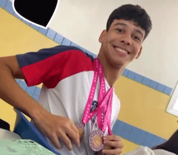 Tragédia em Vila Velha: Estudante de 17 Anos Morre Após Parada Cardiorrespiratória em Jogo Escolar Imagem do artigo
