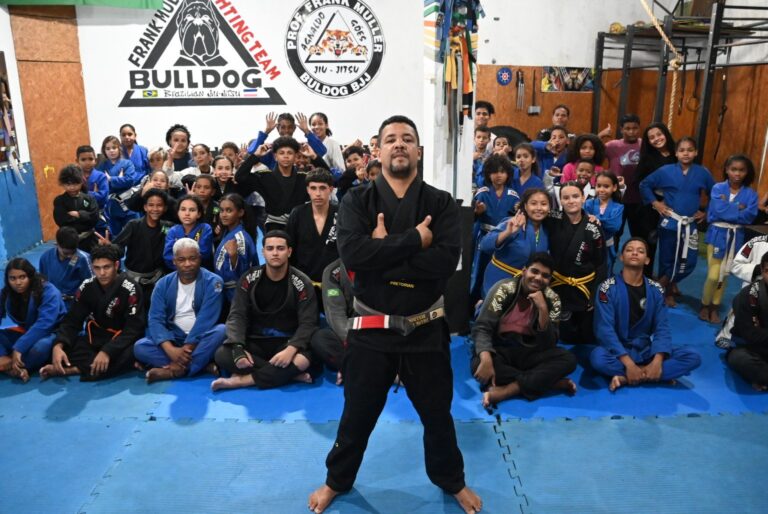 Professor Transforma Vidas com Jiu-Jitsu em Comunidade Vulnerável Imagem do artigo