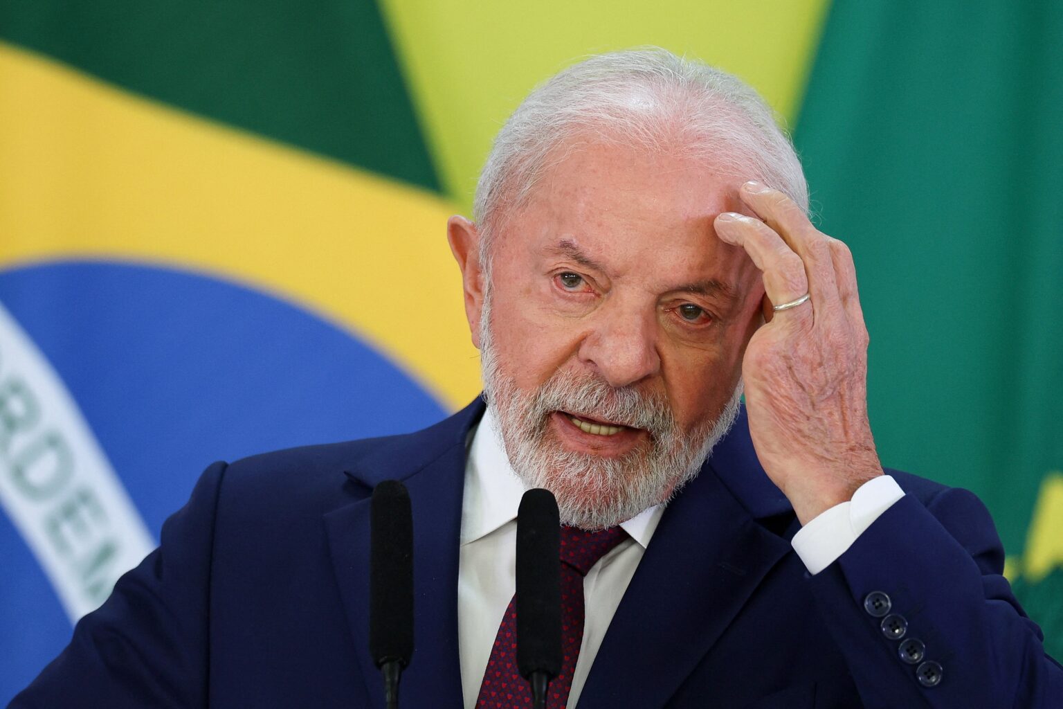 Lula Sanciona Lei que Permite Porte de Arma para Policiais Legislativos: Uma Medida Controverso