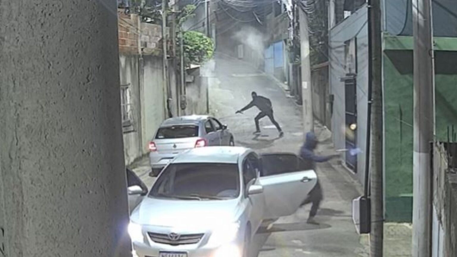 Ataque a Tiros na Serra Deixa um Morto e Dois Feridos; Vídeos Registram Tudo