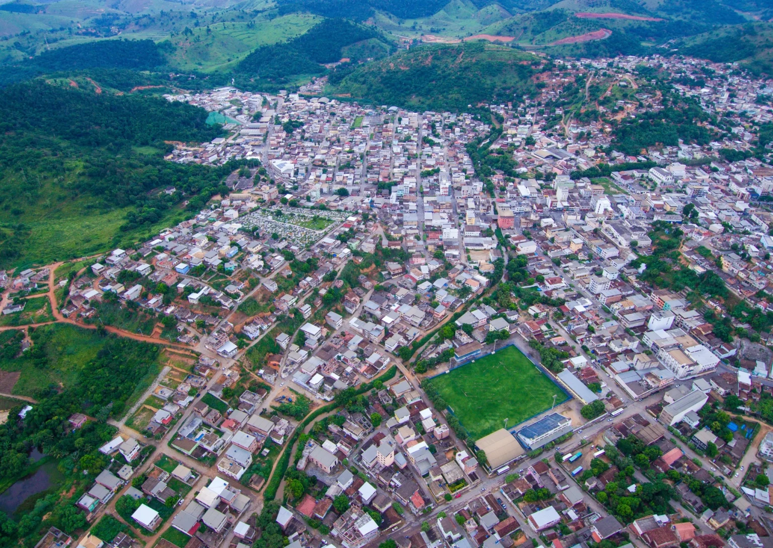 Barra de São Francisco: O Gigante da Exportação de Rochas Naturais no Espírito Santo