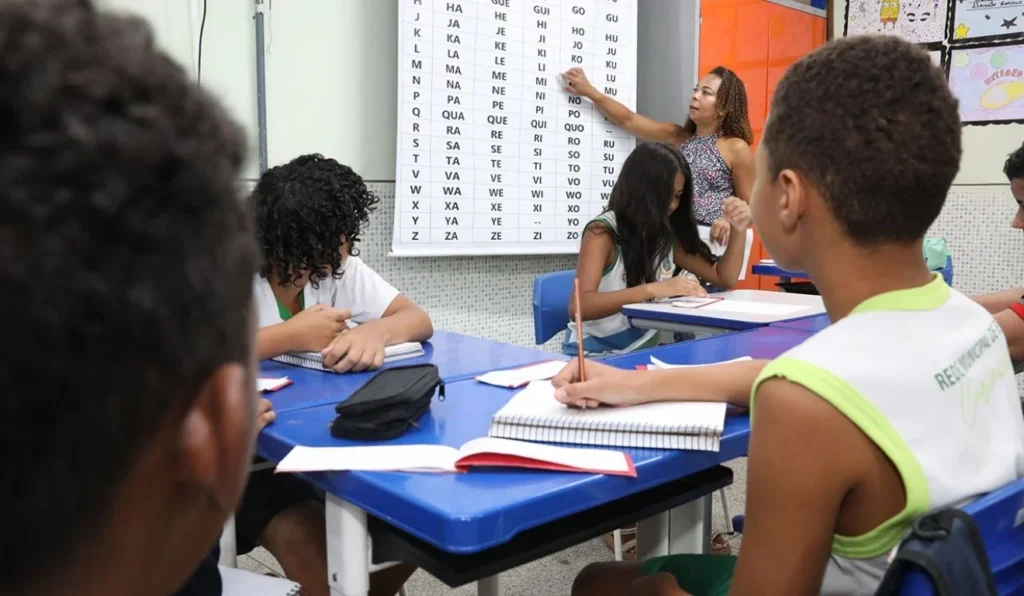 Cariacica Abre Vagas Temporárias na Educação | Oportunidade para Educadores