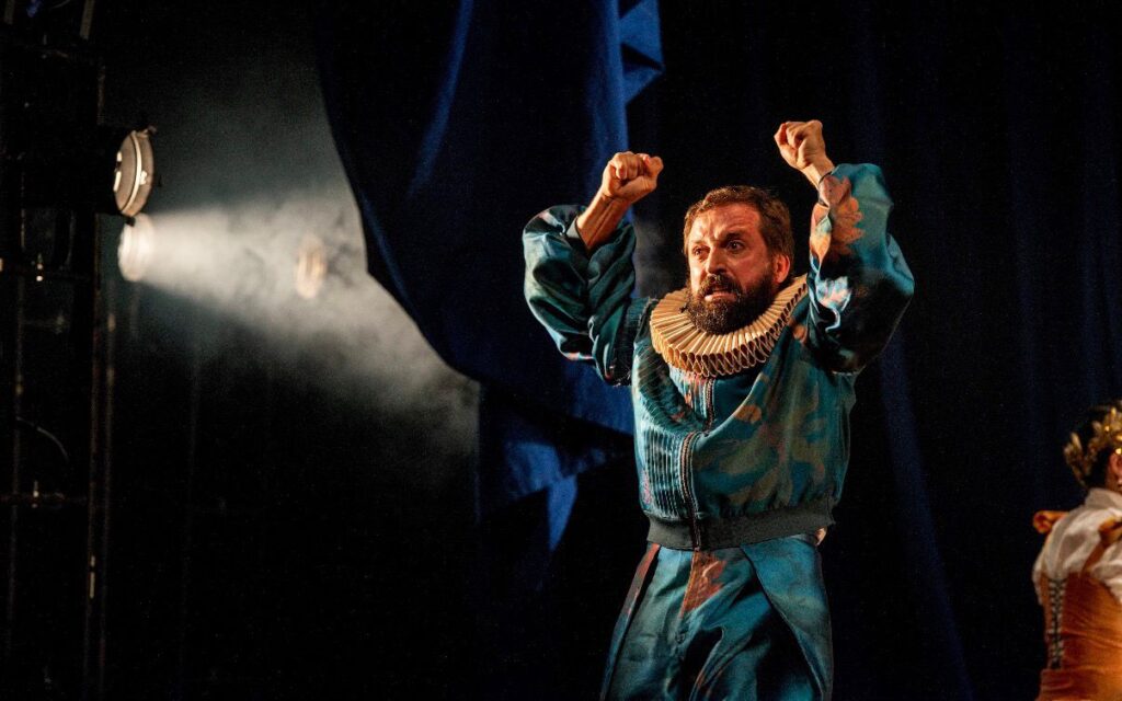 Céu da Língua: Gregório Duvivier Desvenda a Poesia em Espetáculo Irresistível