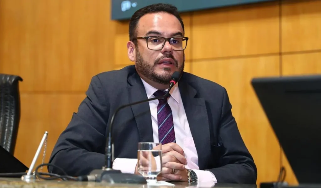Deputado no ES Propõe Lei para Proteger Crianças de Crimes Sexuais e Conteúdos Inadequados