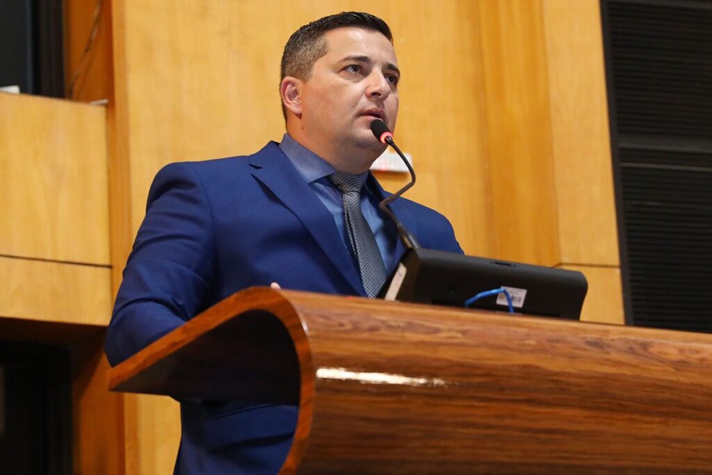 Deputado Wellington Callegari Aciona Justiça Contra Resolução do Governo sobre Educação