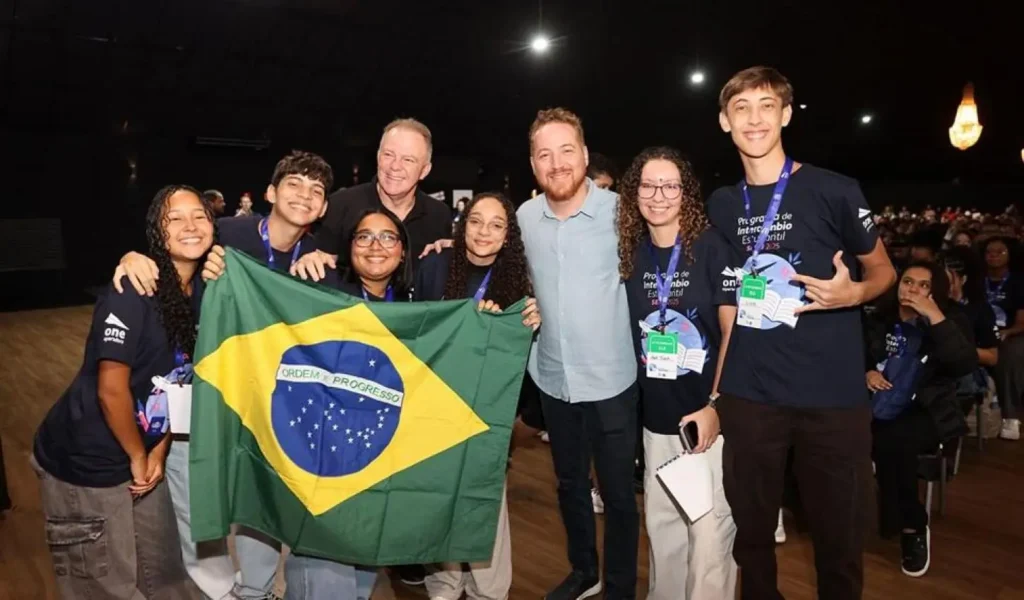 Governo do Espírito Santo Envia Maior Grupo de Estudantes para Intercâmbio Estudantil 2025