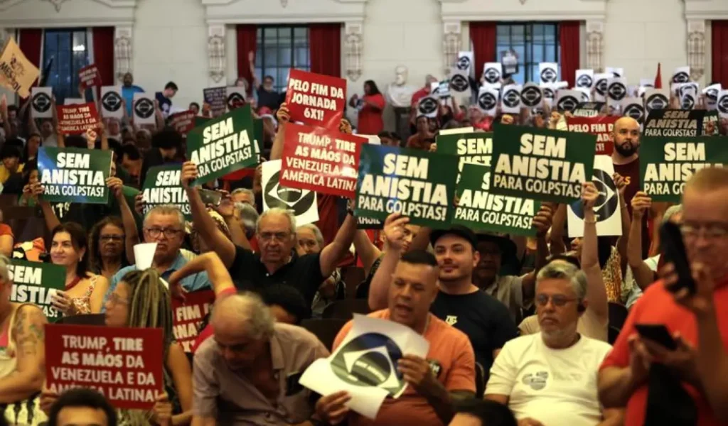 Manifesto em SP Celebra a Democracia e Rejeita Tentativas de Golpe