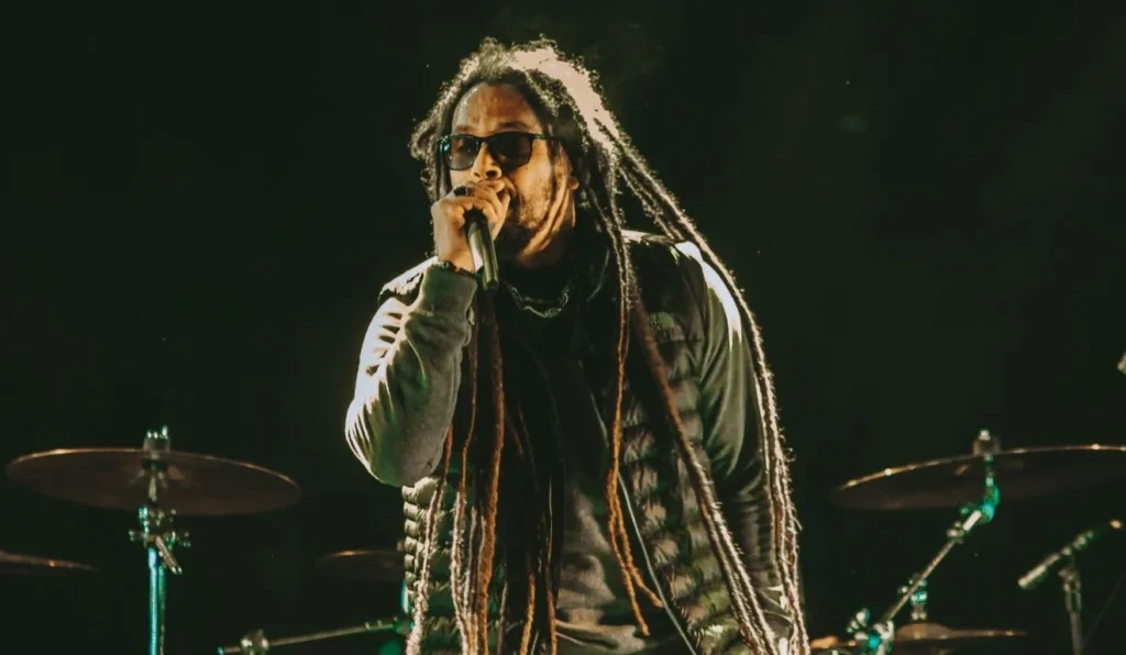 Marcelo Falcão Faz Retorno Triunfal aos Palcos em Guarapari