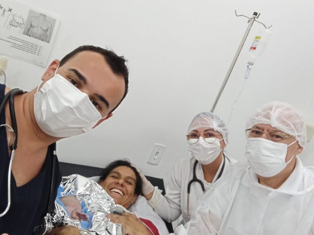 Médico é Homenageado com Nome de Bebê Nascido em Unidade de Saúde de Blumenau