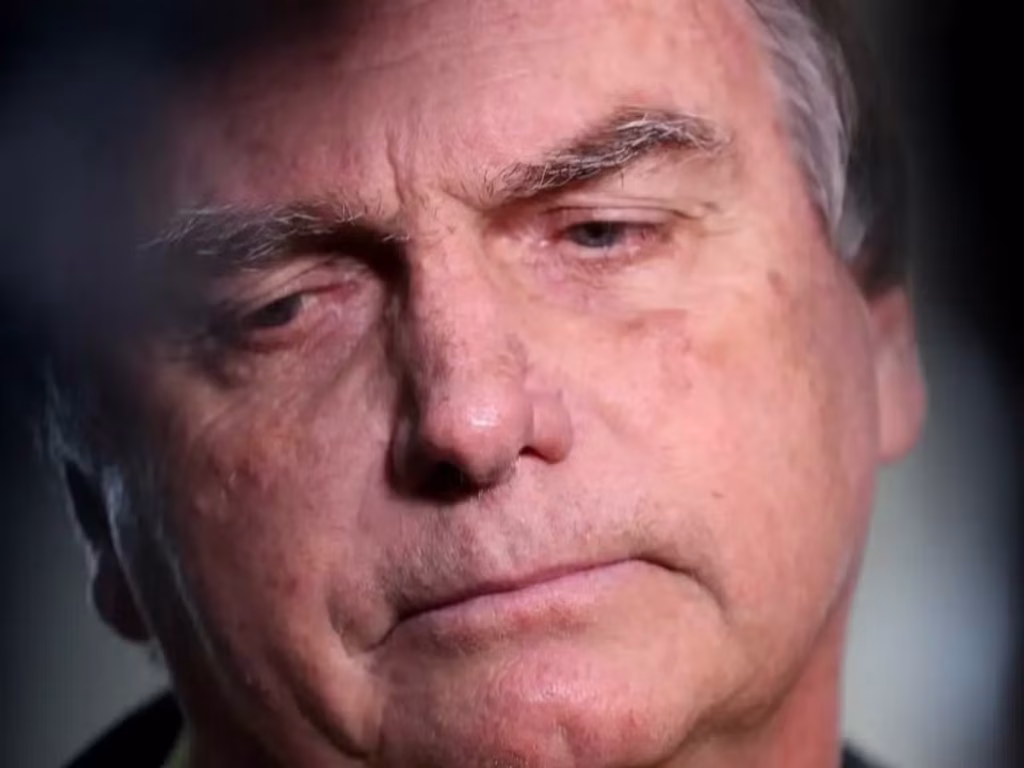 Moraes Rejeita Pedido de Prisão Domiciliar para Bolsonaro; Alta do Ex-Presidente é Esperada Hoje