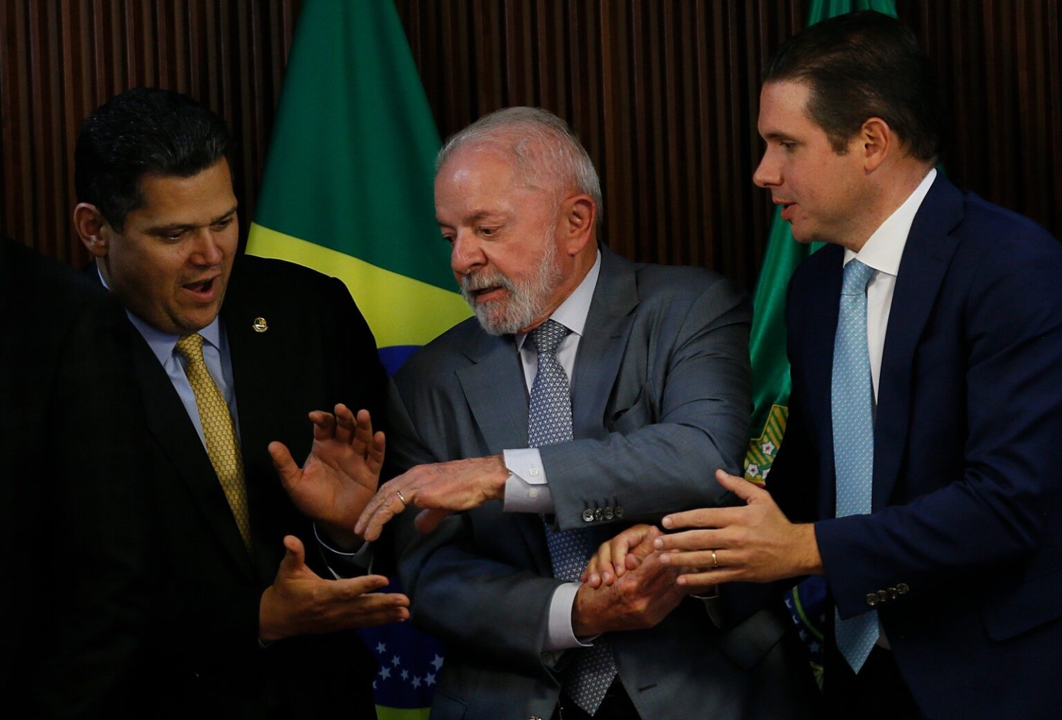 Motta e Alcolumbre Planejam Derrubar Veto de Lula ao Projeto da Dosimetria