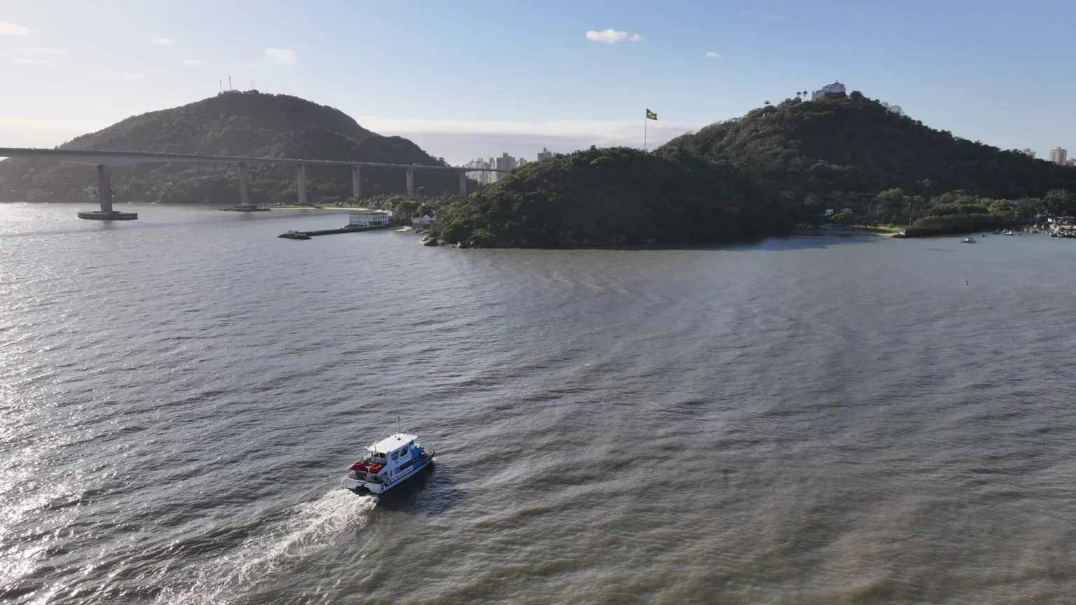 Nova Embarcação do Aquaviário Inicia Operação em Vitória; Outras Duas Chegam Até o Fim do Ano