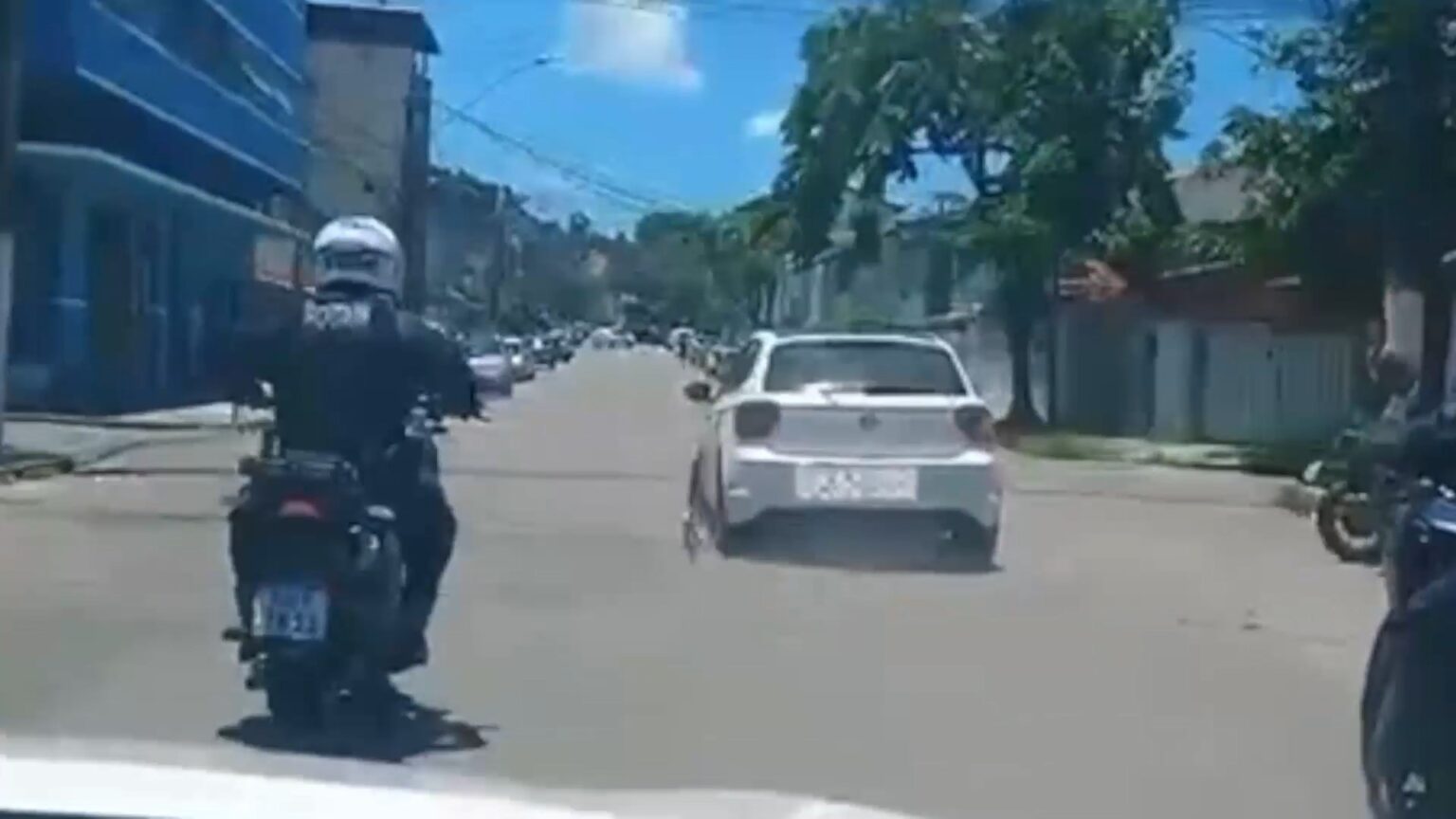 Perseguição em Vila Velha: Tiros e Apreensão de Adolescentes em Carro Furtado