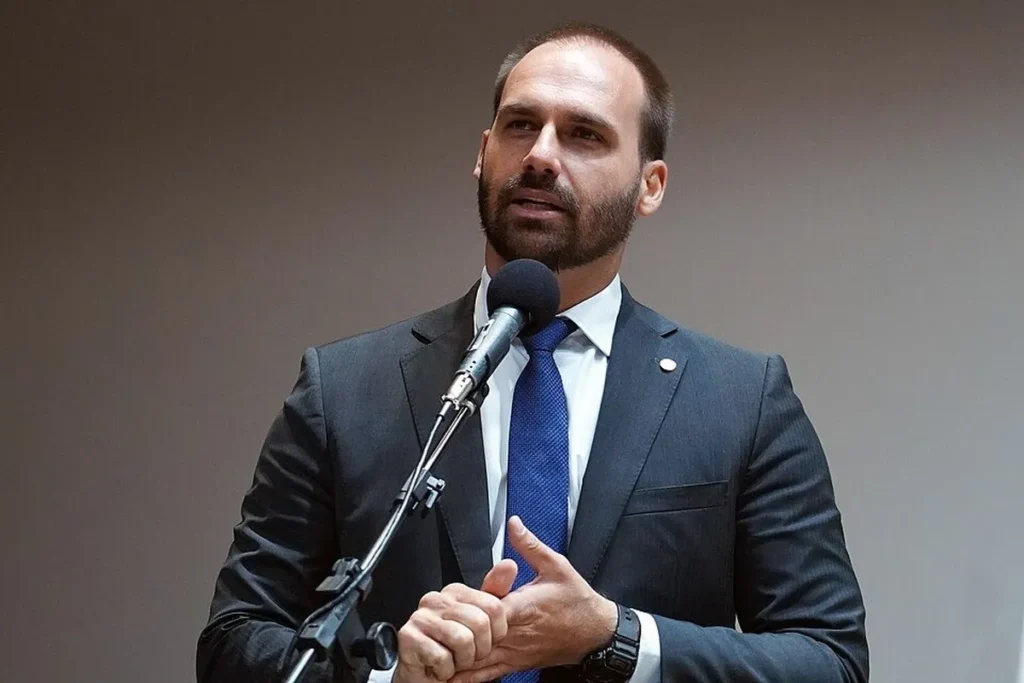 PF Inicia Processo Disciplinar Contra Eduardo Bolsonaro por Faltas ao Serviço PF Inicia Processo Disciplinar Contra Eduardo Bolsonaro por Faltas ao Serviço