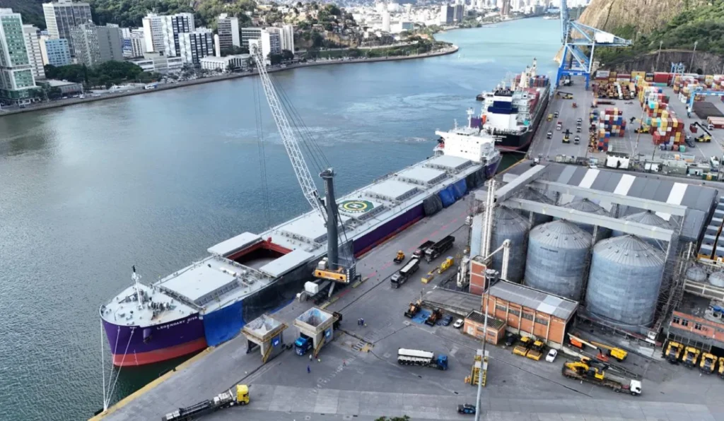 Porto de Vila Velha: Novo Limite de Peso Atrai Supernavios e Aumenta Competitividade