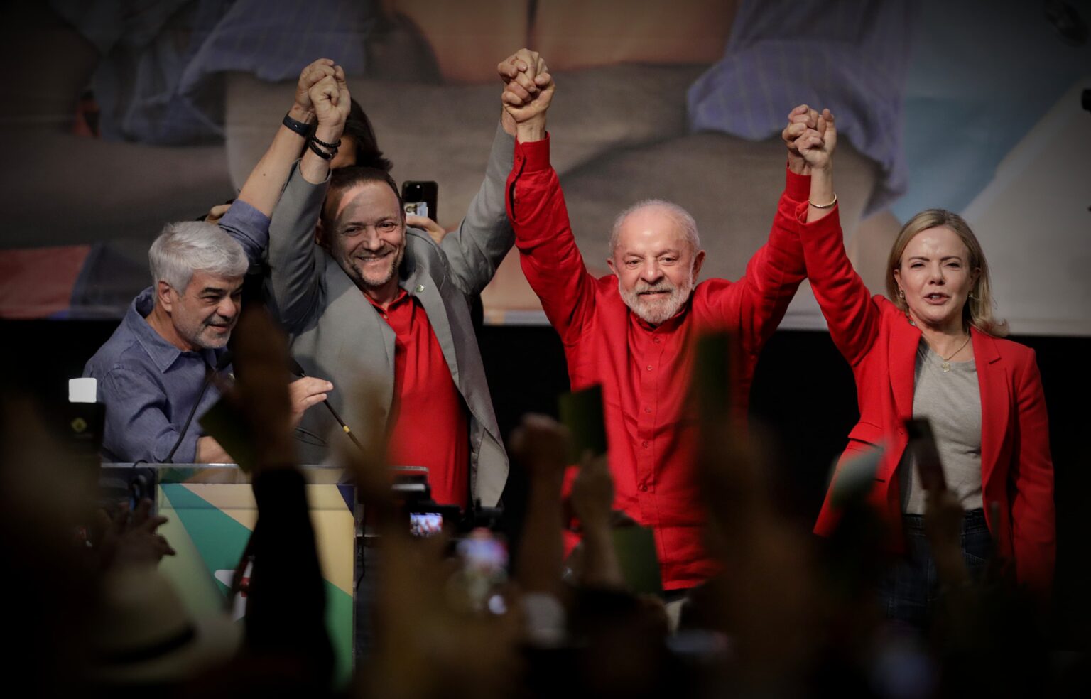 PT Processa Políticos Após Prisão de Maduro: Ações e Reações no Cenário Político