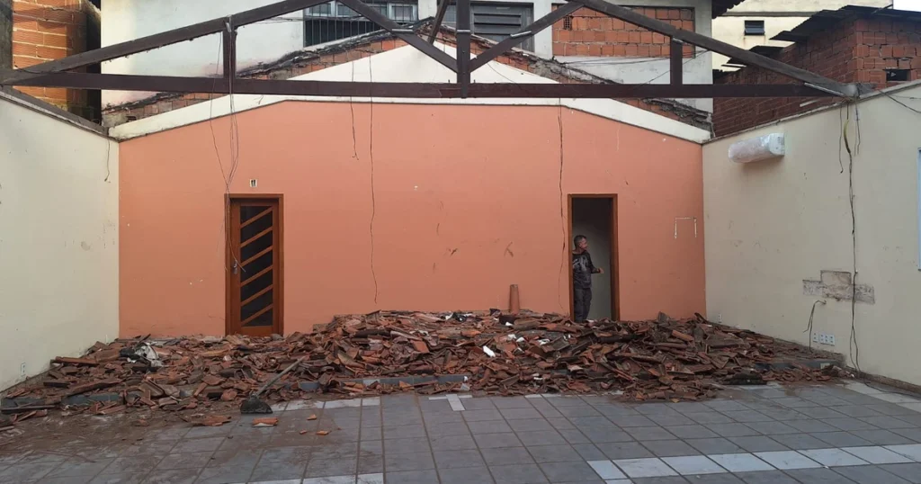 Renovação em Vila Velha: Comunidade se Une Após Desabamento de Igreja