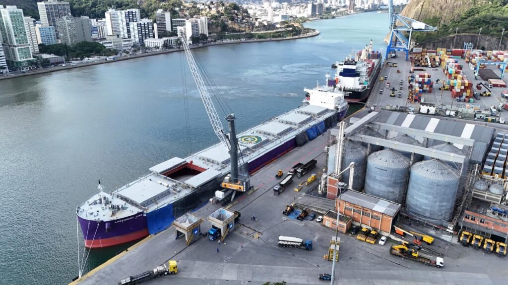 Supernavios Chegam aos Portos do Espírito Santo: Uma Revolução no Comércio Exterior