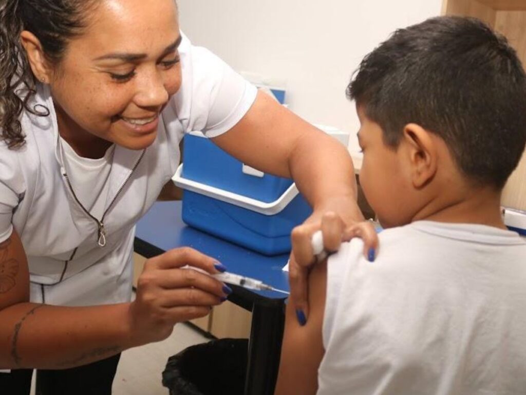 Vacinação Escolar em Santos Aumenta 44,8% em 2025: Imunização é Essencial para Matrícula
