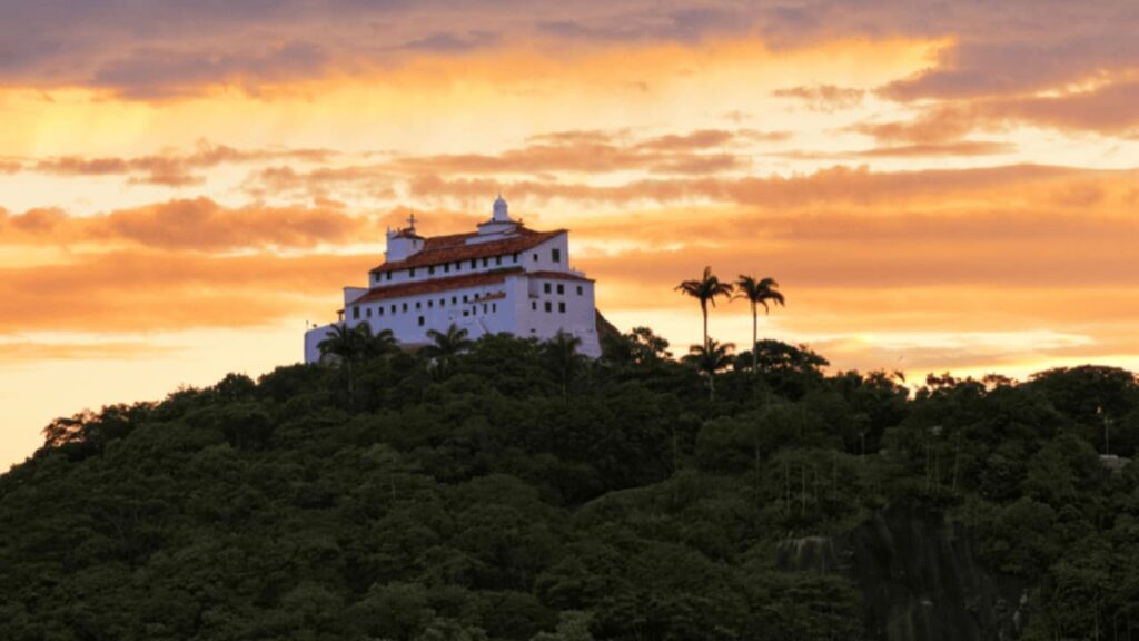 Vila Velha: Praia e História se Encontram em Destino Turístico Imperdível