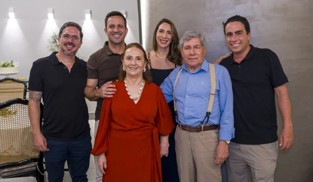 Celebração dos 80 Anos de Denis Ottoni: Uma Noite de Confraternização e Carinho