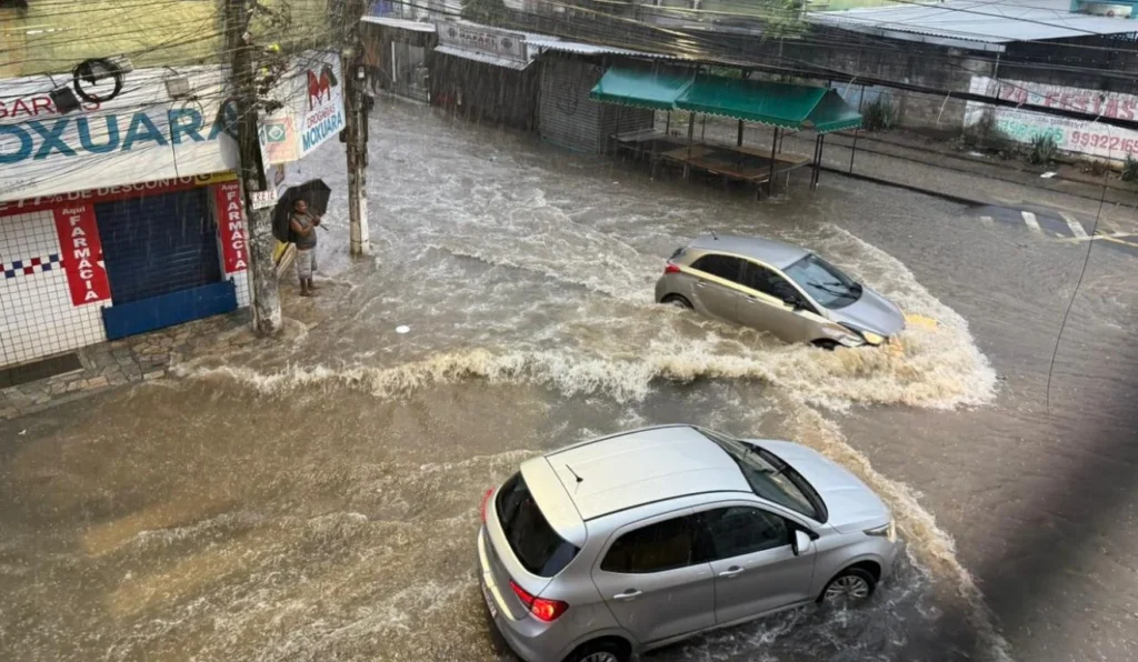Chuva Intensa Alaga Grande Vitória; Veja os Vídeos da Situação Caótica