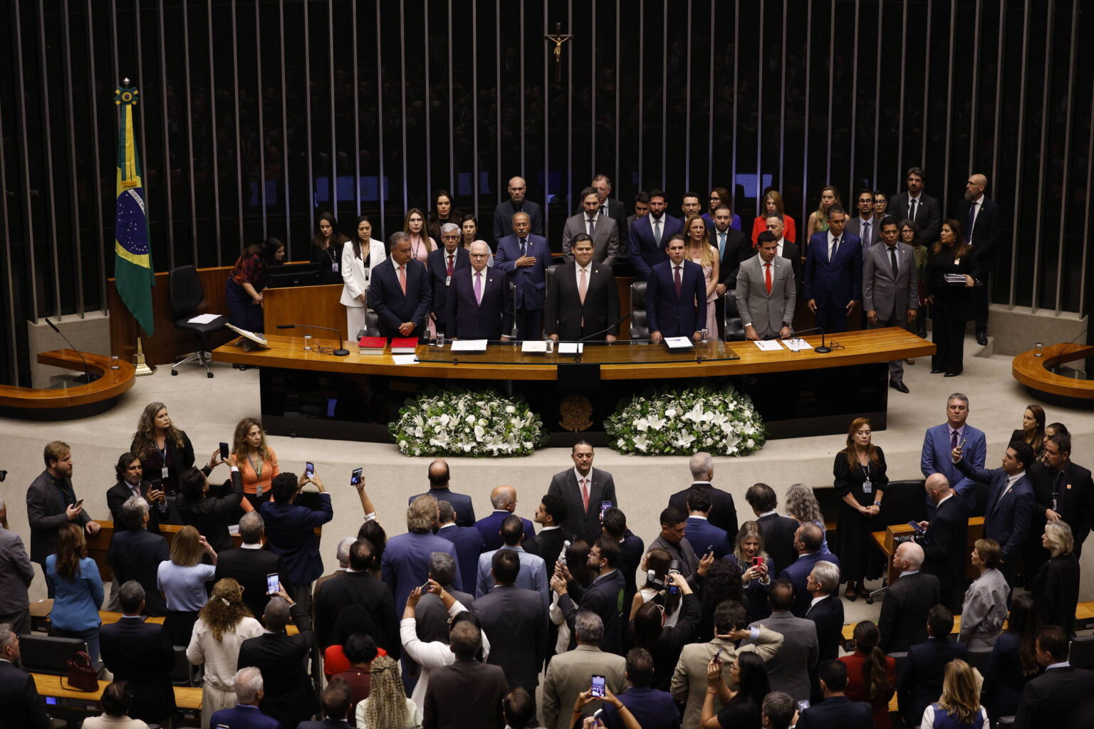 Congresso Reduz Verbas para Educação e Aumenta Recursos para Assistência Social em Ano Eleitoral