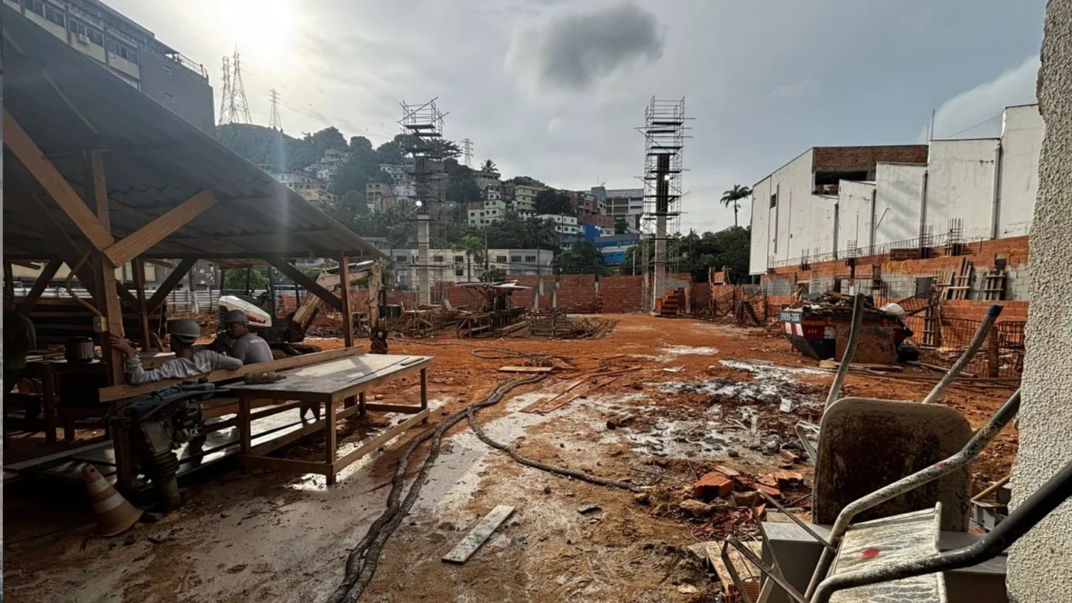 Crea-ES Realiza Vistoria em Obra Irregular no Antigo Ginásio do DED