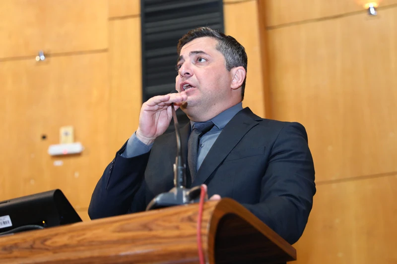 Deputado Propõe Cartazes sobre Entrega Voluntária de Filhos para Adoção no Espírito Santo Deputado Propõe Cartazes sobre Entrega Voluntária de Filhos para Adoção no Espírito Santo