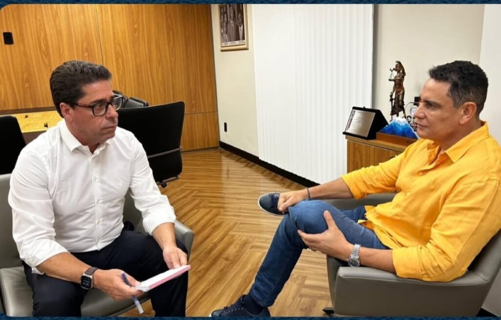 Desfiliação de Felipe Rigoni Agita União Brasil e Repercussões Políticas no ES