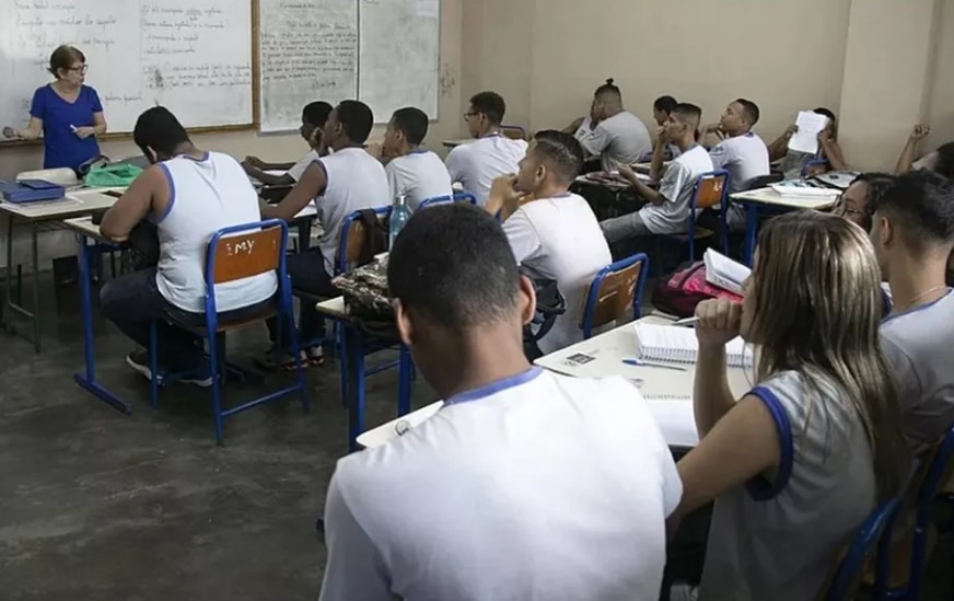 Educação no Brasil: Avanços e Desafios em Ano Eleitoral Educação no Brasil: Avanços e Desafios em Ano Eleitoral