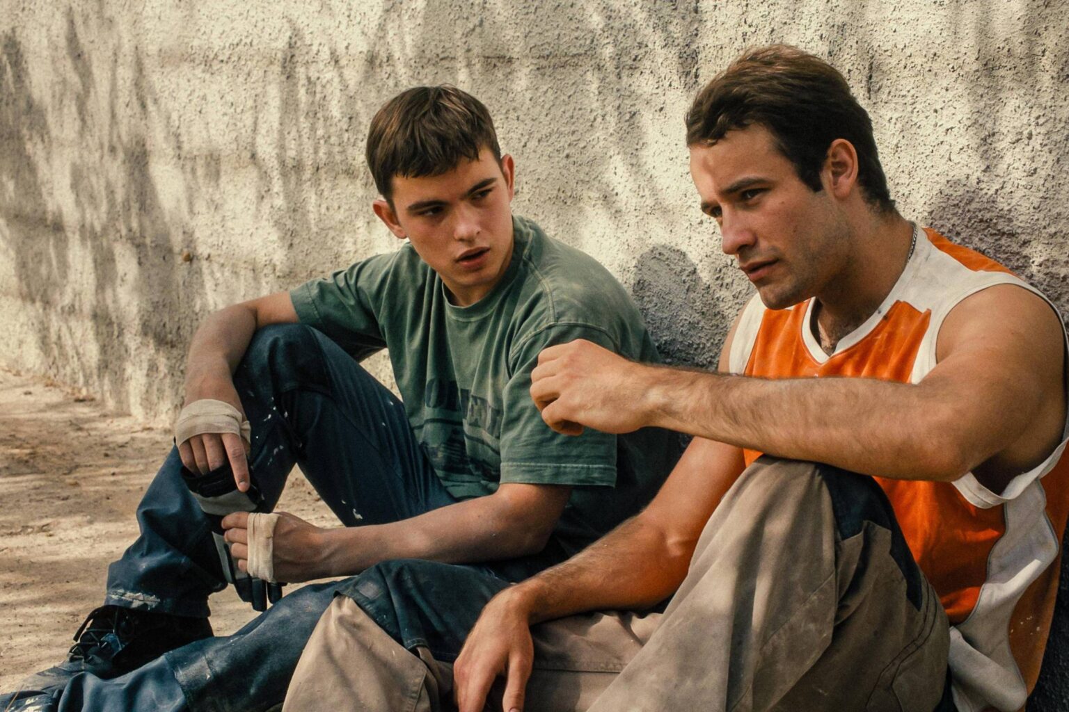 Enzo: A Rebeldia Adolescente Frente à Política e ao Desejo