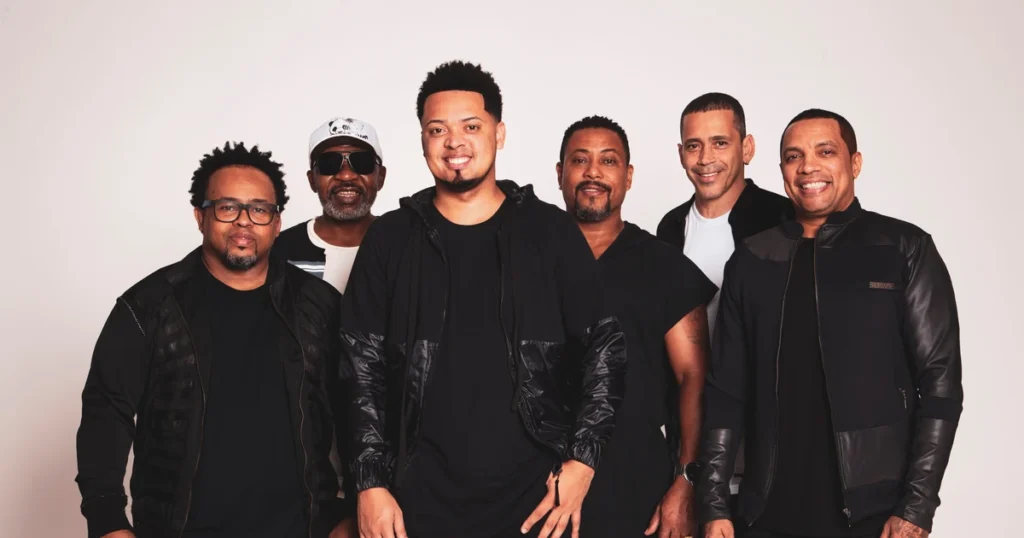 Grupo Revelação Celebra 30 Anos e Agradece ao Espírito Santo Antes do Show