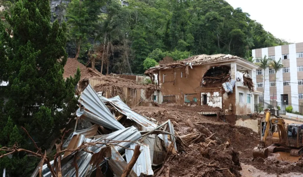 Lula realizará sobrevoo em áreas atingidas por chuvas em MG neste sábado