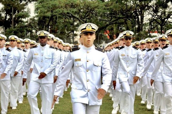 Mais de 16 mil vagas em concursos públicos: Bombeiros, Marinha e UnB oferecem oportunidades Mais de 16 mil vagas em concursos públicos: Bombeiros, Marinha e UnB oferecem oportunidades