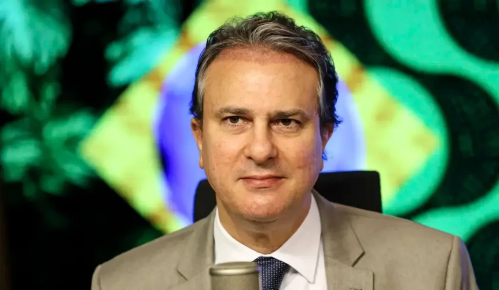 Ministro da Educação Entrega Carteira Nacional Docente no Espírito Santo