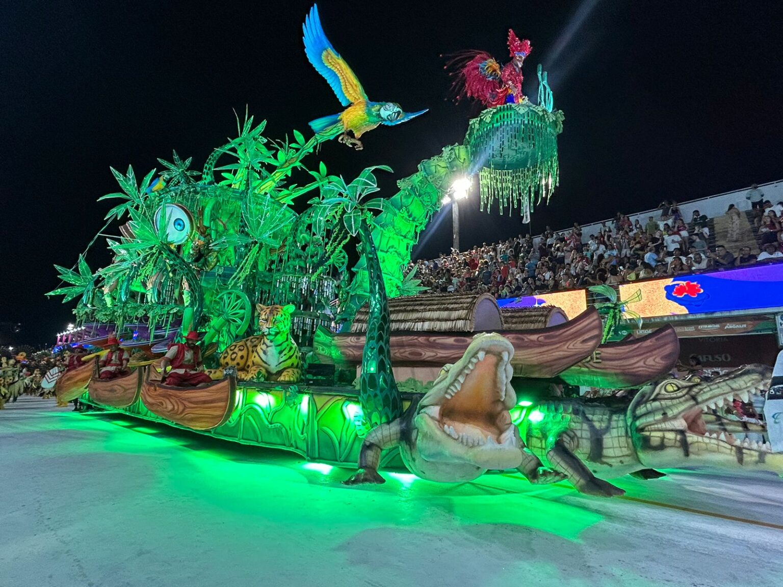 MUG Celebra Legado de Teresa da Baviera em Desfile Luxuoso e Inspirador