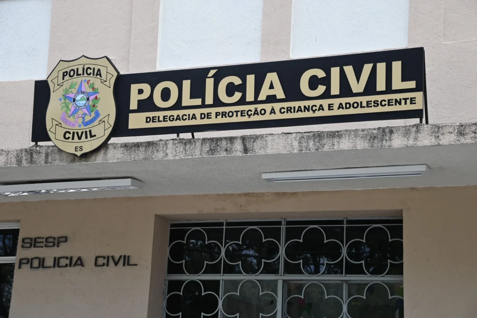 Pedreiro é Detido por Suspeita de Estupro de Filhas e Enteada na Serra