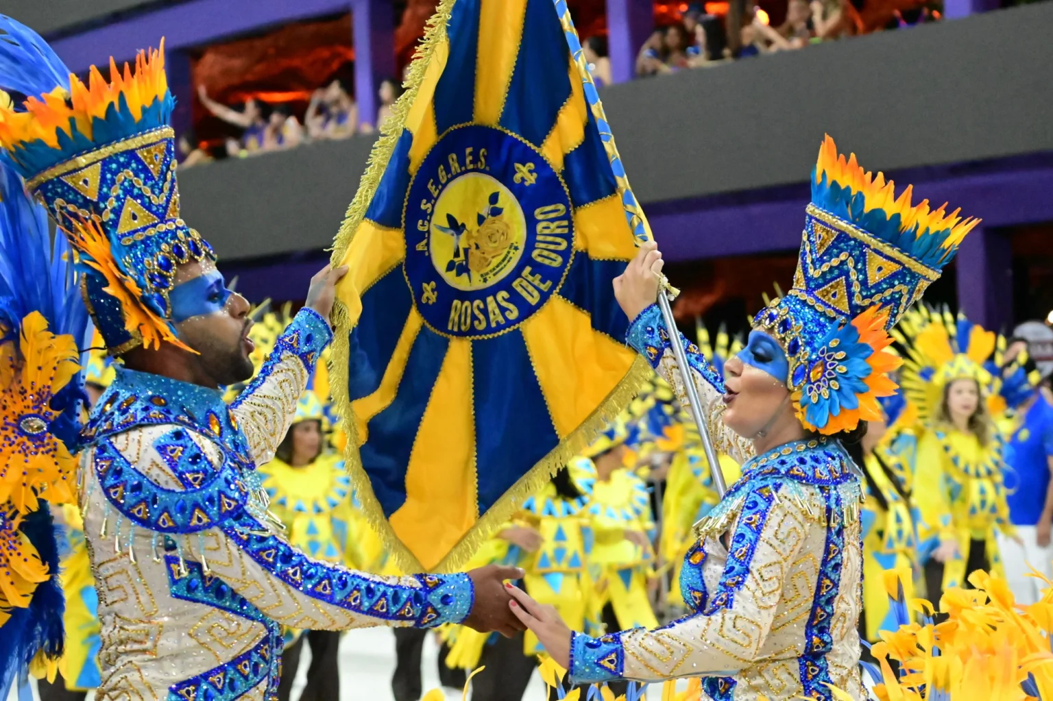 Rosas de Ouro Resgata a História de São Mateus em Grande Estilo no Carnaval de Vitória