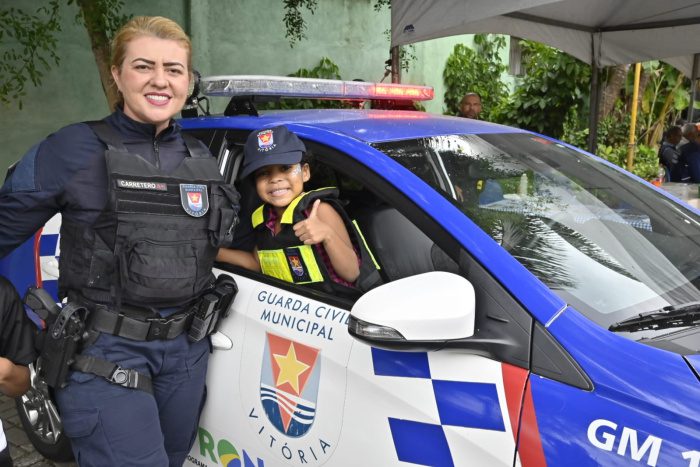 Ação Social em Vitória Oferece Serviços Gratuitos e Comemora Reconhecimento de Líder Local Ação Social em Vitória Oferece Serviços Gratuitos e Comemora Reconhecimento de Líder Local