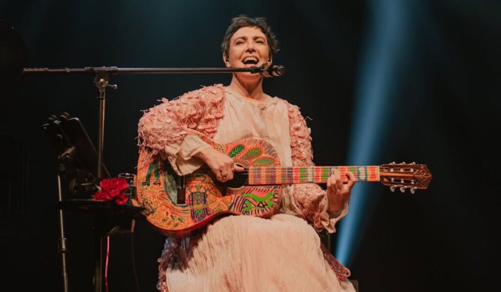 Adriana Calcanhotto Participa de Bate-Papo Musical no ES: Imperdível!