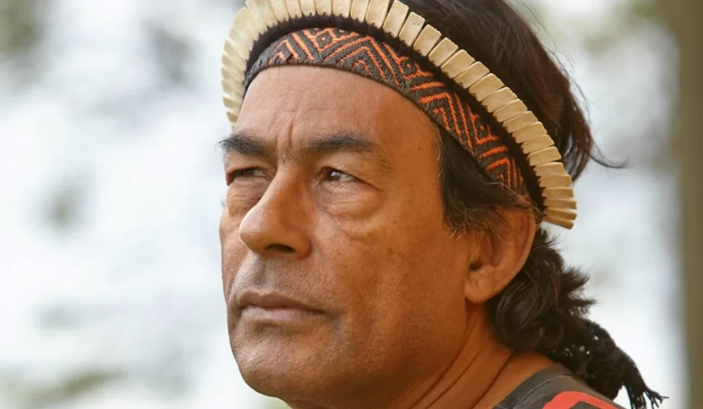 Ailton Krenak é Homenageado com Comenda em Vitória | Reconhecimento à Cultura Indígena Ailton Krenak é Homenageado com Comenda em Vitória | Reconhecimento à Cultura Indígena