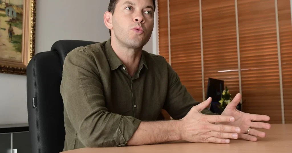 Arnaldinho Desiste da Disputa pelo Governo do ES e Foca na Prefeitura de Vila Velha Arnaldinho Desiste da Disputa pelo Governo do ES e Foca na Prefeitura de Vila Velha