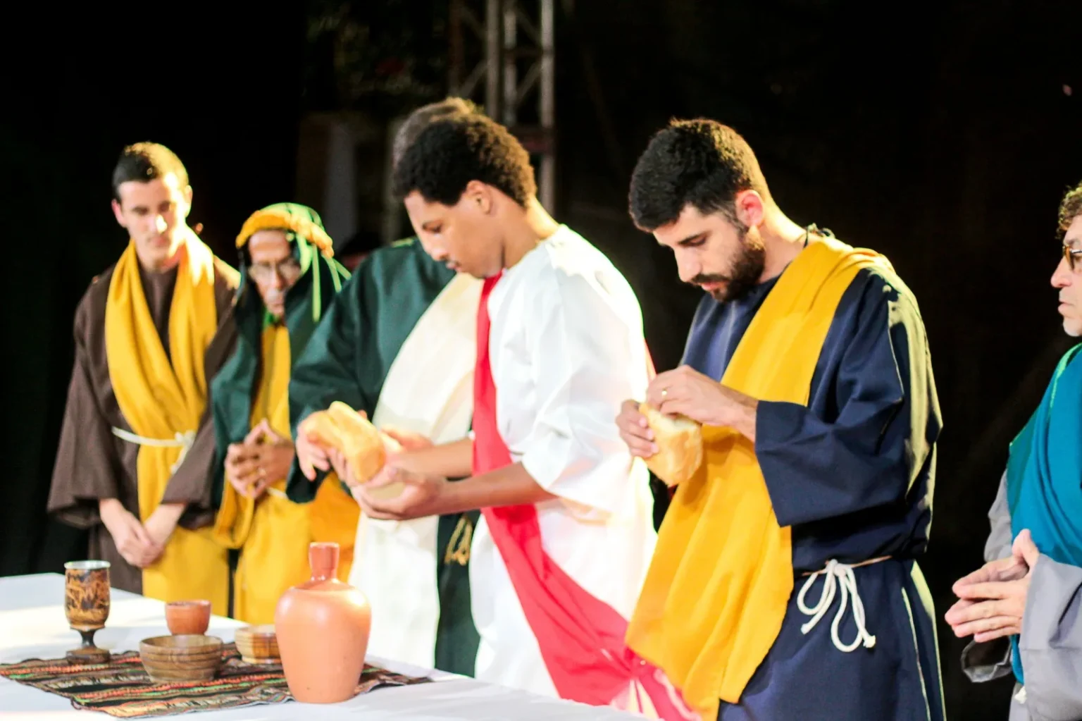 Celebrações de Páscoa na Grande Vitória: Musicais e Encenações Imperdíveis Celebrações de Páscoa na Grande Vitória: Musicais e Encenações Imperdíveis
