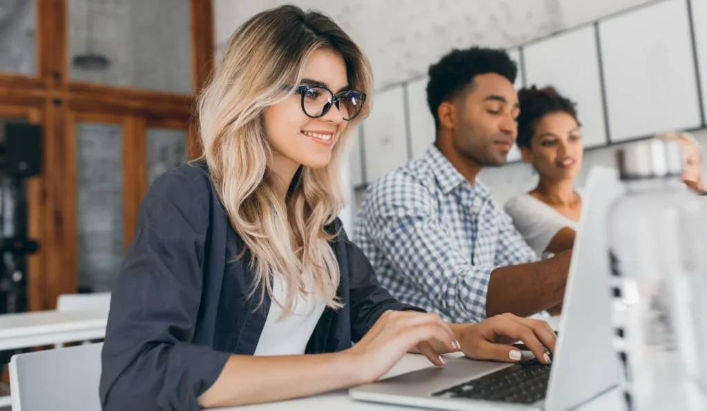 CIEE Oferta 317 Vagas de Estágio no Espírito Santo com Bolsas de Até R$ 1.587