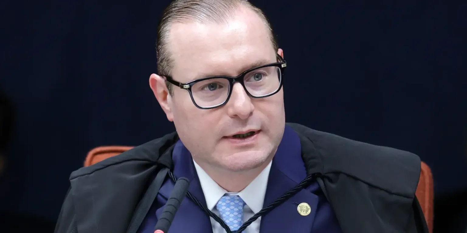 Decisão de Zanin Suspende Eleição Indireta para Governo do Rio