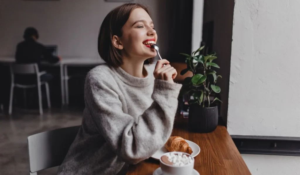 Descubra 10 opções de lazer para mulheres aproveitarem momentos sozinhas