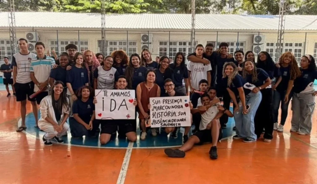 Despedida Emocionante: Alunos Prestam Homenagem à Diretora da EEEM Irmã Maria Horta em Vitória