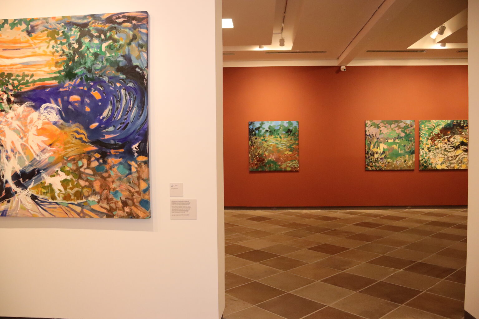 Encontros com a Artista: Uma Jornada na Exposição 'Viagem à Aurora do Mundo'