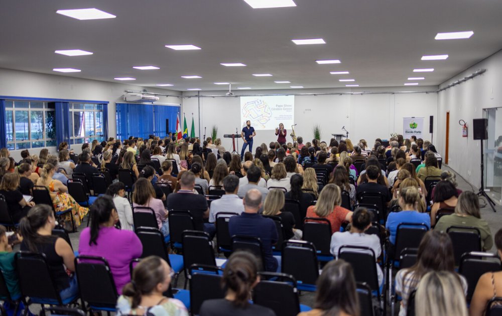 Formação para Gestores da Rede Municipal de Ensino em Chapecó: Um Compromisso com a Qualificação Formação para Gestores da Rede Municipal de Ensino em Chapecó: Um Compromisso com a Qualificação